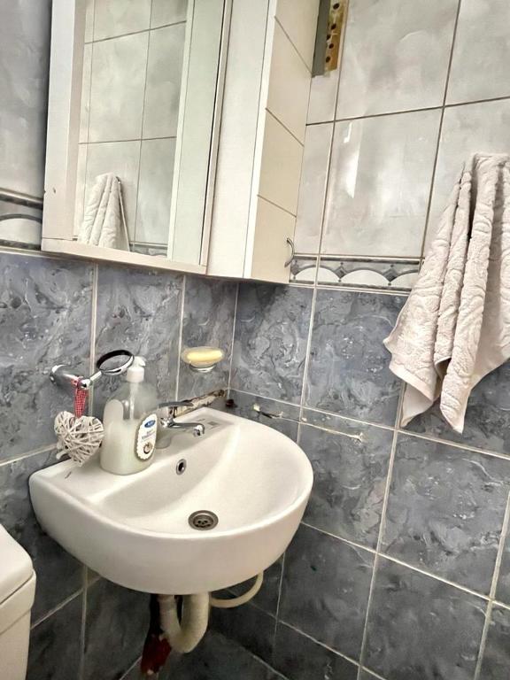 Private room bathroom